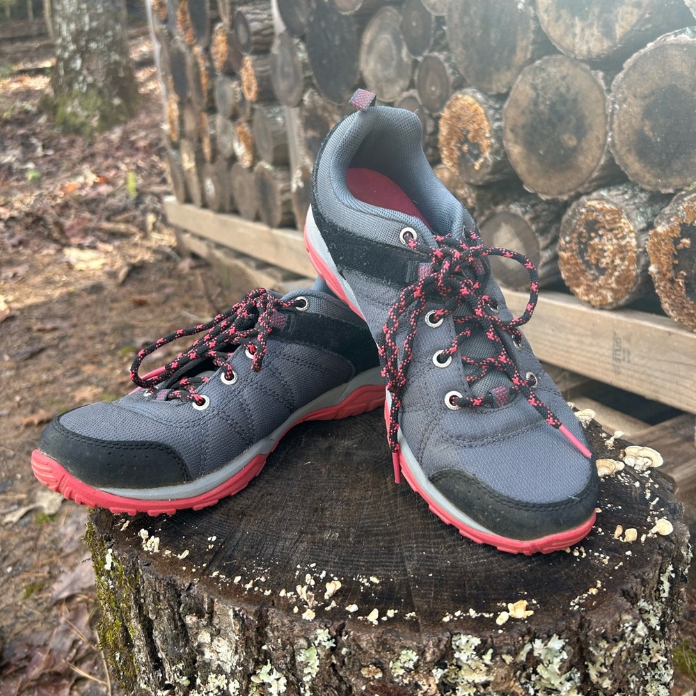 Columbia Techlite Hiking Shoes size 9 1/2